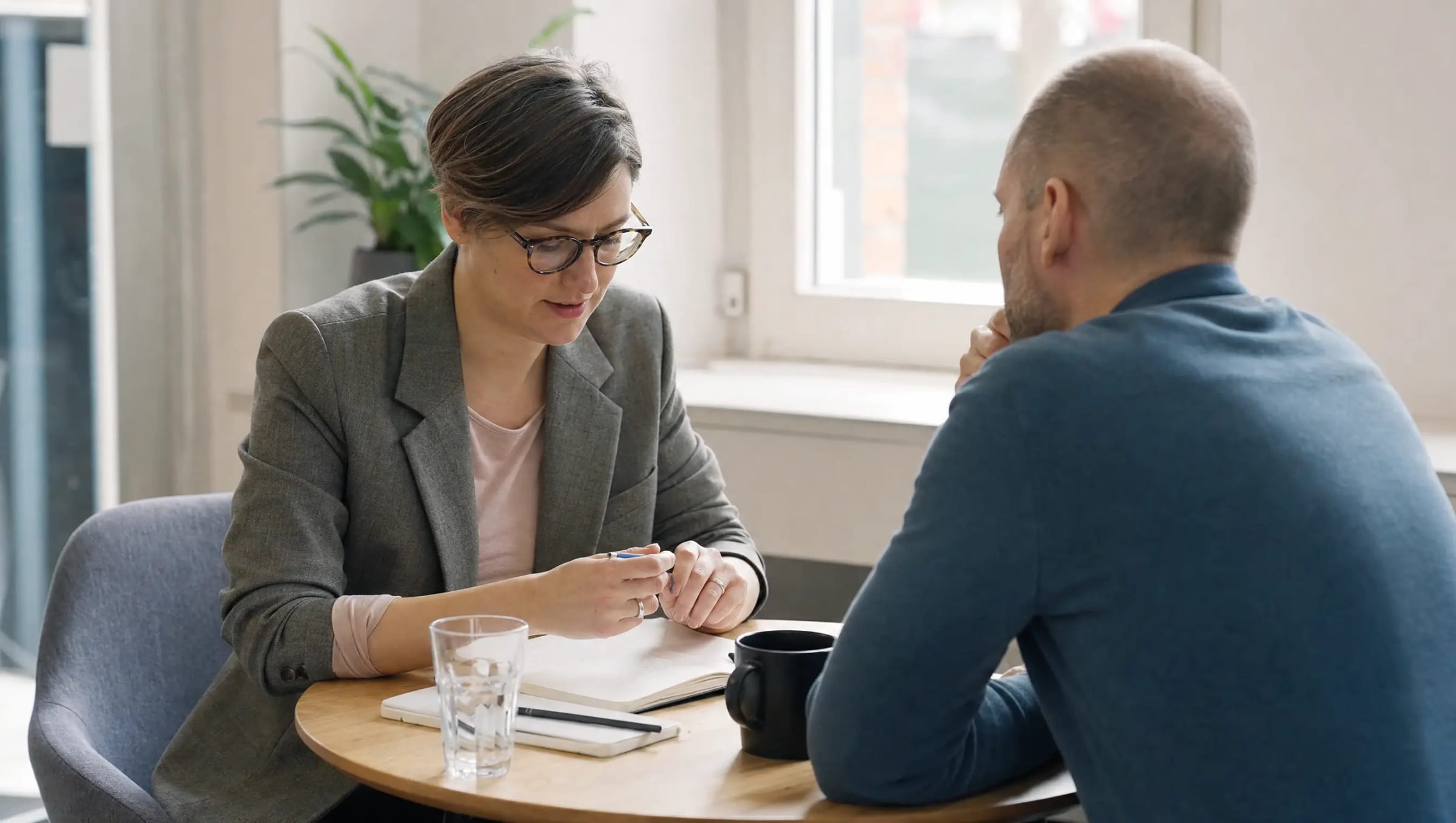 Bewerber beim professionellen AVGS-Coaching in Berlin